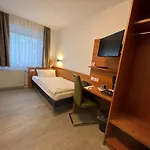Hotel Bitzer Zentrum 24h Check In Fruehstueck Zubuchbar Gratis Parkplaetze