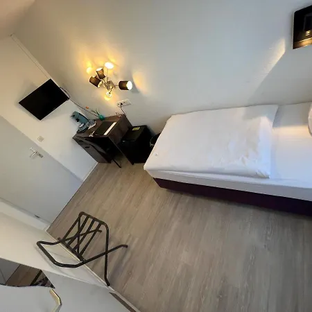 Bitzer Superior Hotel