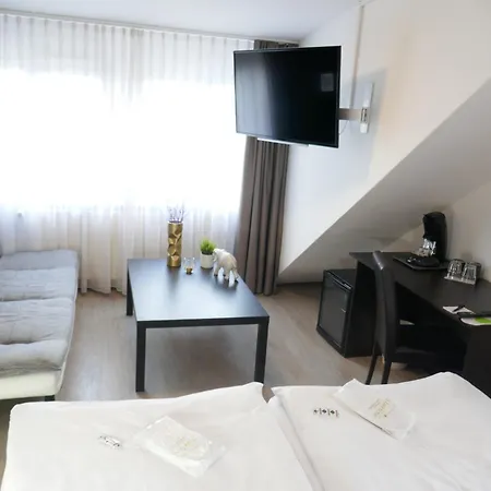 Bitzer Zentrum 24h Check In Fruehstueck Zubuchbar Gratis Parkplaetze Ξενοδοχείο Μπάκνανγκ