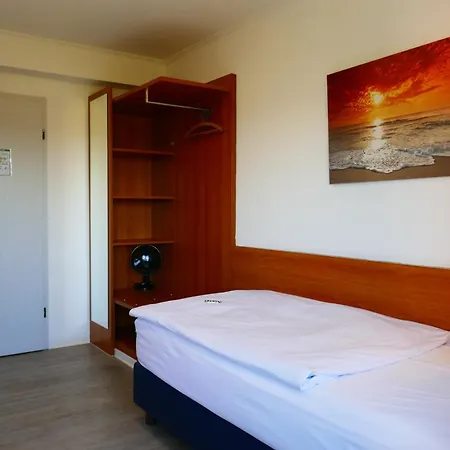 Bitzer Zentrum 24h Check In Fruehstueck Zubuchbar Gratis Parkplaetze מלון 3*
