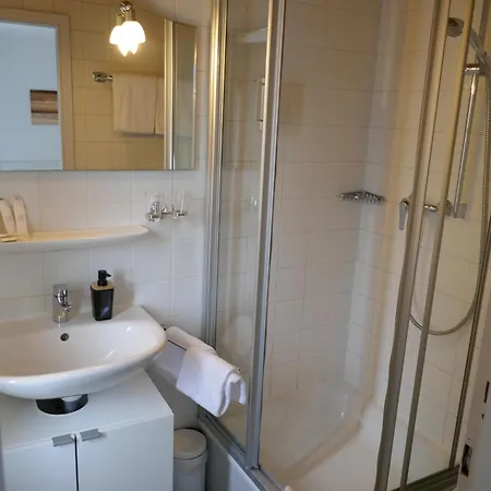 מלון Bitzer Zentrum 24h Check In Fruehstueck Zubuchbar Gratis Parkplaetze 3*