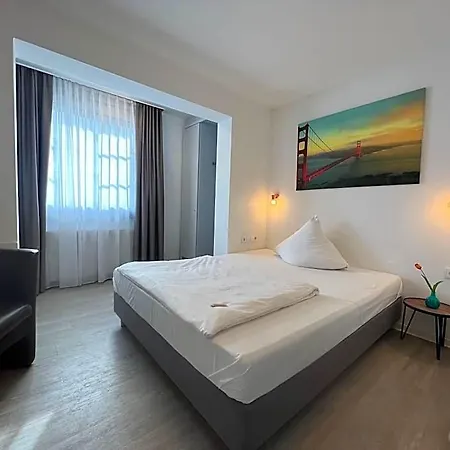 מלון Bitzer Zentrum 24h Check In Fruehstueck Zubuchbar Gratis Parkplaetze 3*