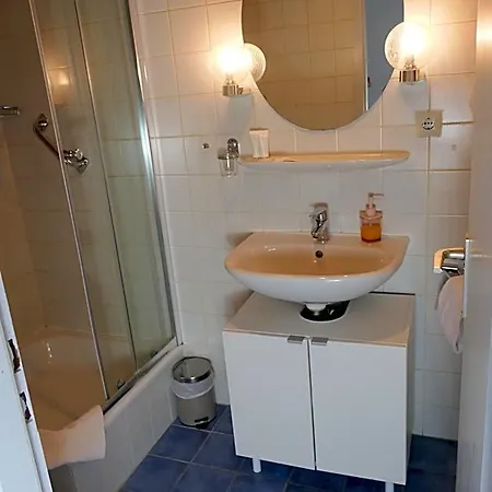 מלון Bitzer Zentrum 24h Check In Fruehstueck Zubuchbar Gratis Parkplaetze 3*