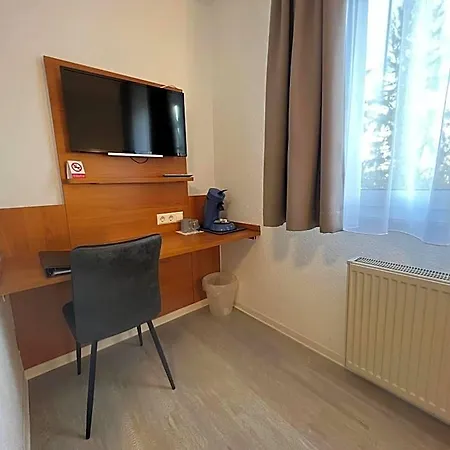 מלון Bitzer Zentrum 24h Check In Fruehstueck Zubuchbar Gratis Parkplaetze 3*