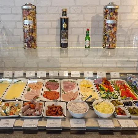 Bitzer Zentrum 24h Check In Fruehstueck Zubuchbar Gratis Parkplaetze 호텔 3*