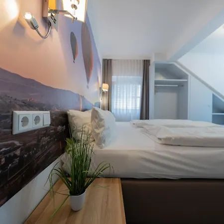 Bitzer Zentrum 24h Check In Fruehstueck Zubuchbar Gratis Parkplaetze 3*