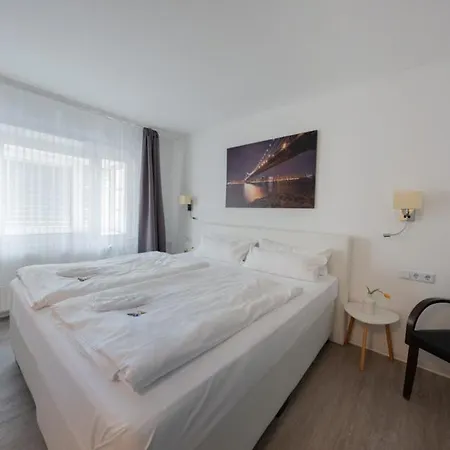 Bitzer Zentrum 24h Check In Fruehstueck Zubuchbar Gratis Parkplaetze 3*