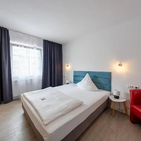 호텔 Bitzer Zentrum 24h Check In Fruehstueck Zubuchbar Gratis Parkplaetze 3*